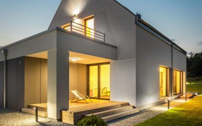 Modern villa med stora fönsterpartier